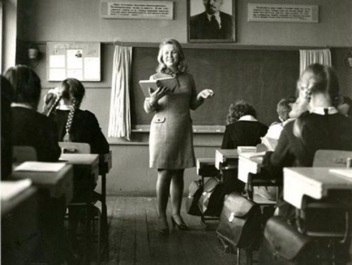 Урок русского языка в подмосковной школе. СССР, Москва, 1970 год. Фотограф: Опалин Вадим. Урок русского языка в подмосковной школе. СССР, Москва, 1970 год. Фотограф: Опалин Вадим.