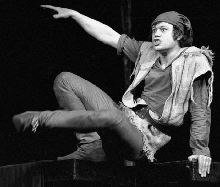 Николай Караченцов в спектакле Тиль. Фотограф: Виталий Арутюнов. Николай Караченцов в спектакле Тиль. Фотограф: Виталий Арутюнов.