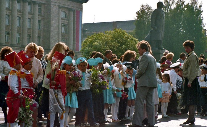 Дети готовятся к выступлению на линейке первого сентября. Дети готовятся к выступлению на линейке первого сентября.