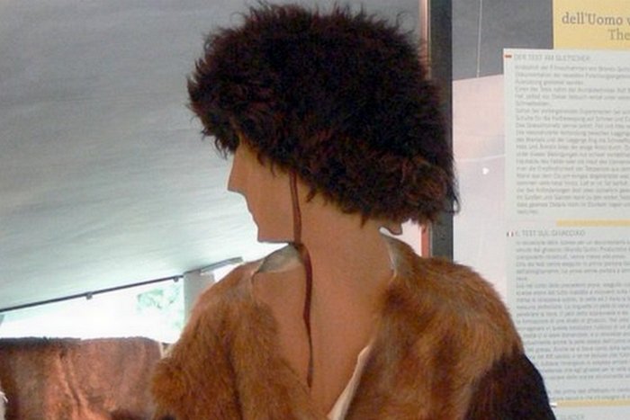 Куртка и брюки Эци из трех слоев кожи. Куртка и брюки Эци из трех слоев кожи.