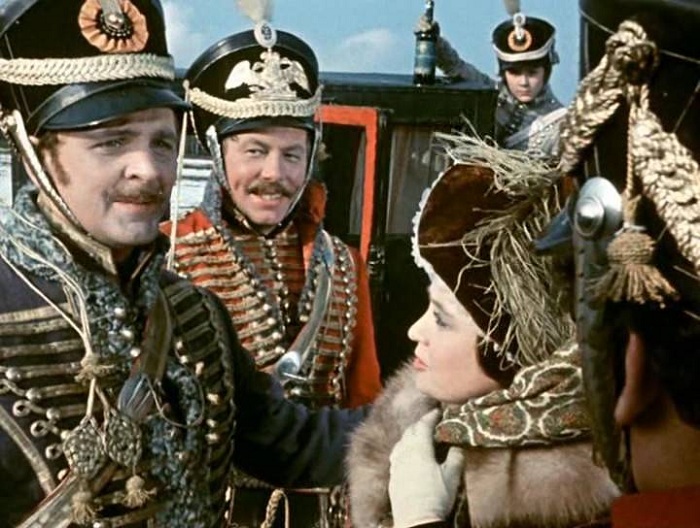Кадр из к/ф «Гусарская баллада» (1962). | Фото: mtdata.ru. Кадр из к/ф «Гусарская баллада» (1962). | Фото: mtdata.ru.