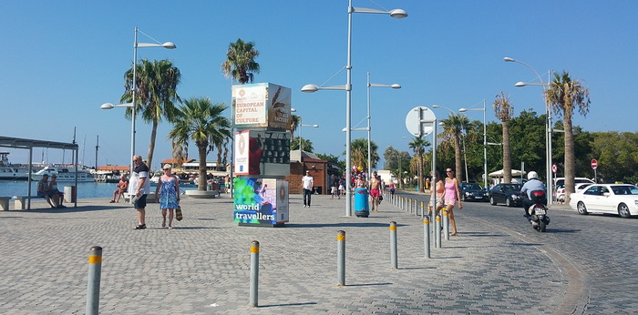 Миф о Дафне и Аполлоне, их кратковременной любви, запечатлен в храме Нео-Пафоса Миф о Дафне и Аполлоне, их кратковременной любви, запечатлен в храме Нео-Пафоса