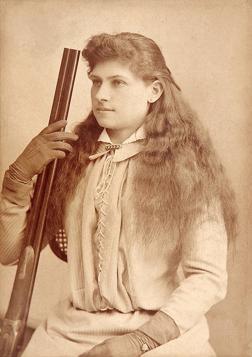 Энни Оукли (Annie Oakley - знаменитая женщина-стрелок. | Фото: ru.wikipedia.org.