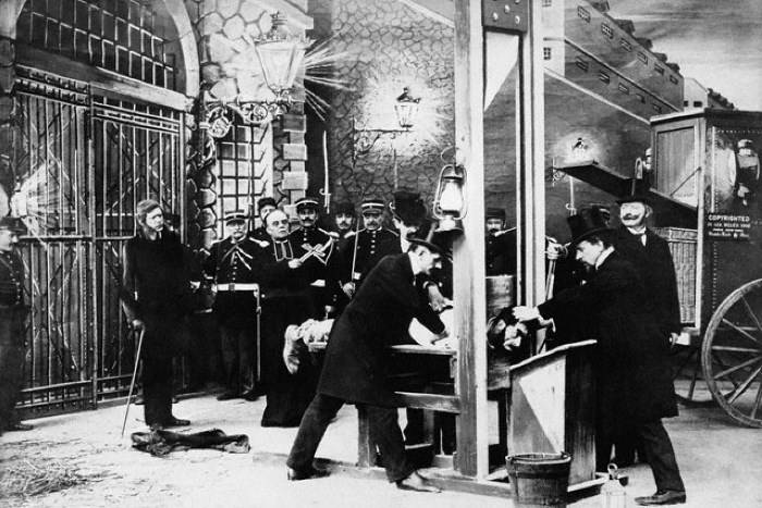 Казнь гильотиной. | Фото: oursociety.ru. Казнь гильотиной. | Фото: oursociety.ru.