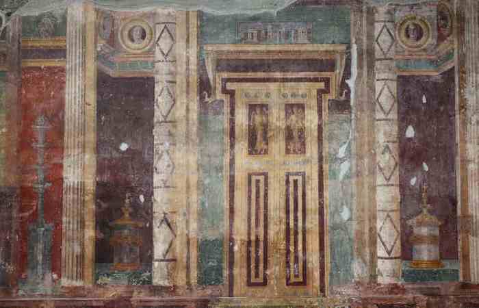 Ложные двери были «дорогой к мертвым». Ложные двери были «дорогой к мертвым».