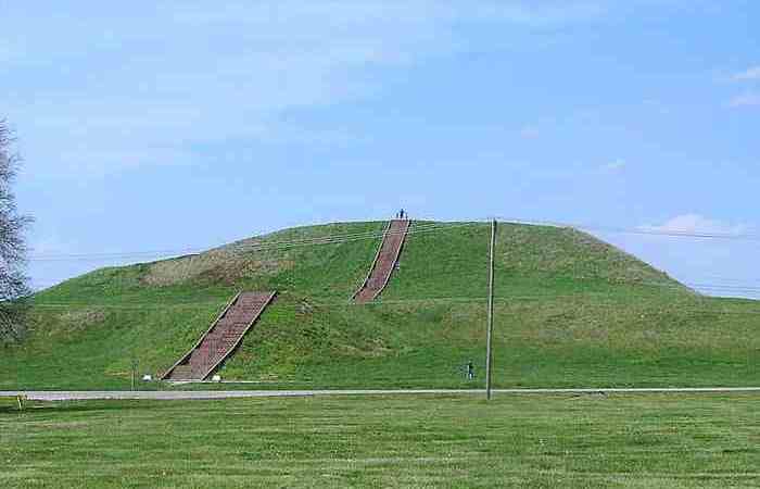 Пирамиды существуют и в Соединенных Штатах. Пирамиды существуют и в Соединенных Штатах.