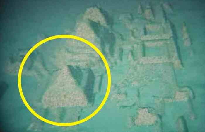 Хрустальная пирамида в Бермудском треугольнике. Хрустальная пирамида в Бермудском треугольнике.