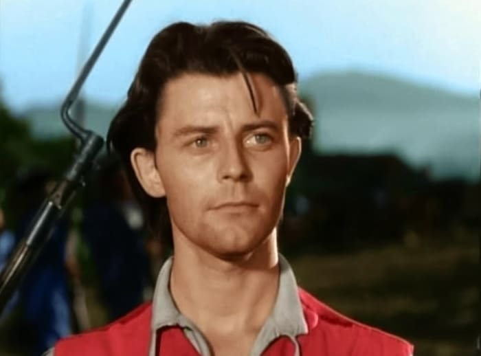 Жерар Филип в фильме *Фанфан-тюльпан*, 1952 | Фото: kino-teatr.ru Жерар Филип в фильме *Фанфан-тюльпан*, 1952 | Фото: kino-teatr.ru