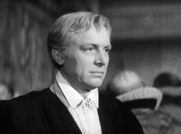 Иннокентий Смоктуновский в фильме *Гамлет*, 1964 | Фото: kino-teatr.ru Иннокентий Смоктуновский в фильме *Гамлет*, 1964 | Фото: kino-teatr.ru