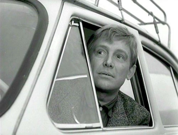 Иннокентий Смоктуновский в фильме *Берегись автомобиля*, 1966 | Фото: kino-teatr.ru Иннокентий Смоктуновский в фильме *Берегись автомобиля*, 1966 | Фото: kino-teatr.ru