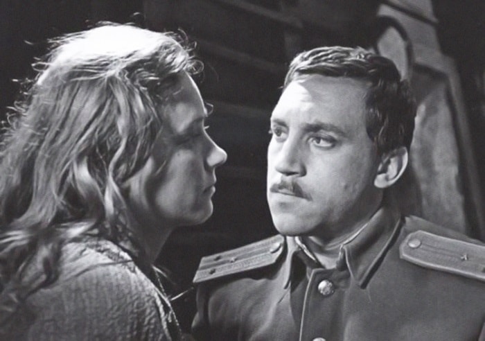 Ия Саввина в фильме *Гараж*, 1979 | Фото: chtoby-pomnili.com Ия Саввина в фильме *Гараж*, 1979 | Фото: chtoby-pomnili.com