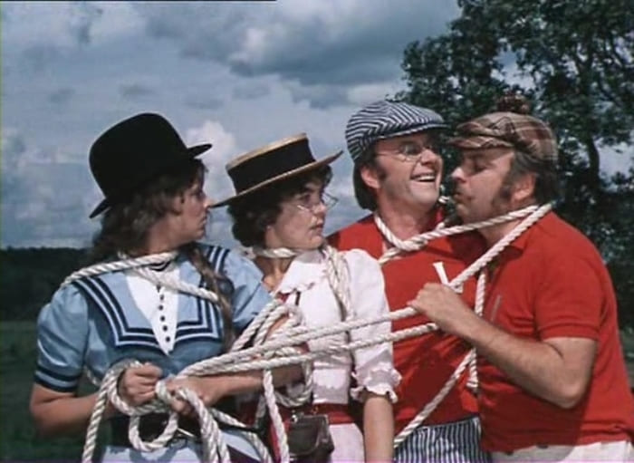 Кадр из фильма *Трое в лодке, не считая собаки*, 1979 | Фото: kinomania.ru Кадр из фильма *Трое в лодке, не считая собаки*, 1979 | Фото: kinomania.ru