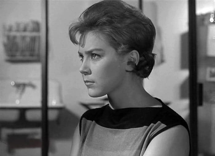 Лариса Голубкина в фильме *Дайте жалобную книгу*, 1965 | Фото: kino-teatr.ru Лариса Голубкина в фильме *Дайте жалобную книгу*, 1965 | Фото: kino-teatr.ru