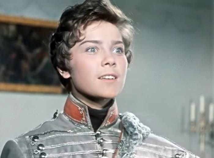 Лариса Голубкина в роли Шурочки Азаровой в фильме *Гусарская баллада*, 1962 | Фото: 24smi.org Лариса Голубкина в роли Шурочки Азаровой в фильме *Гусарская баллада*, 1962 | Фото: 24smi.org