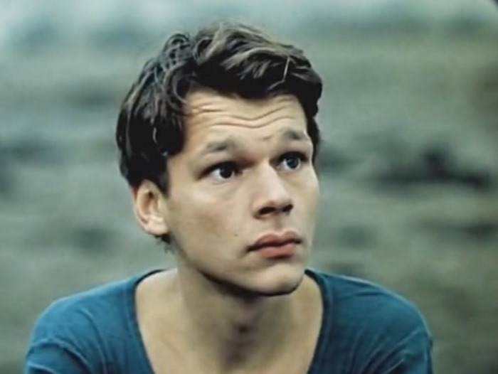 Никита Михайловский в фильме *Зонтик для новобрачных*, 1986 | Фото: kino-teatr.ru Никита Михайловский в фильме *Зонтик для новобрачных*, 1986 | Фото: kino-teatr.ru