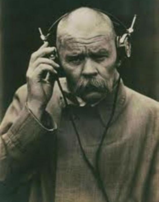 12. Максим Горький в Нижегородской радиолаборатории. / Фото: cultobzor.ru 12. Максим Горький в Нижегородской радиолаборатории. / Фото: cultobzor.ru