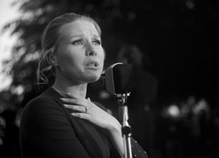 Исполнительница песни *Стоят девчонки, стоят в сторонке…* Мария Пахоменко | Фото: i.trust.ua Исполнительница песни *Стоят девчонки, стоят в сторонке…* Мария Пахоменко | Фото: i.trust.ua