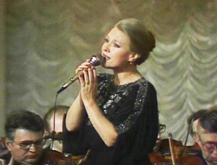 Известная в 1960-1970-х гг. советская певица Мария Пахоменко | Фото: i.trust.ua Известная в 1960-1970-х гг. советская певица Мария Пахоменко | Фото: i.trust.ua