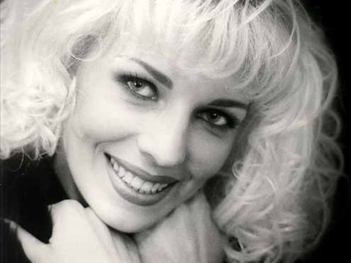 Певица, покорившая сцену в конце 1980-х – 1990-х гг. | Фото: vev.ru Певица, покорившая сцену в конце 1980-х – 1990-х гг. | Фото: vev.ru