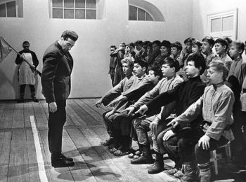 Сергей Юрский в роли директора детского дома Викниксора