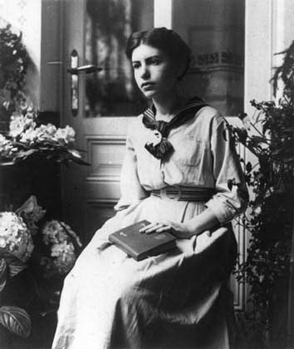 Анна Фрейд - будущий ученый Анна Фрейд - будущий ученый