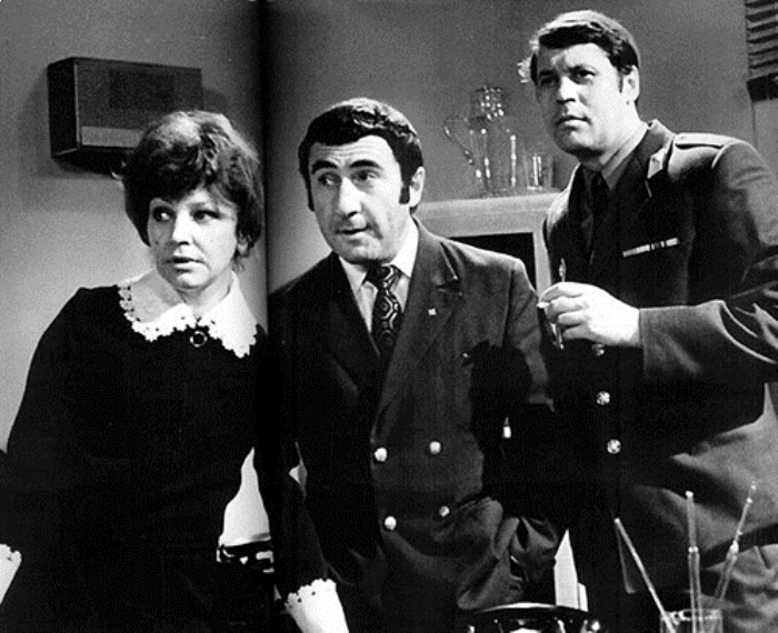 Эльза Леждей, Леонид Каневский и Георгий Мартынюк. Кадр из х/ф *Следствие ведут знактоки*. Фото: eg.ru Эльза Леждей, Леонид Каневский и Георгий Мартынюк. Кадр из х/ф *Следствие ведут знактоки*. Фото: eg.ru