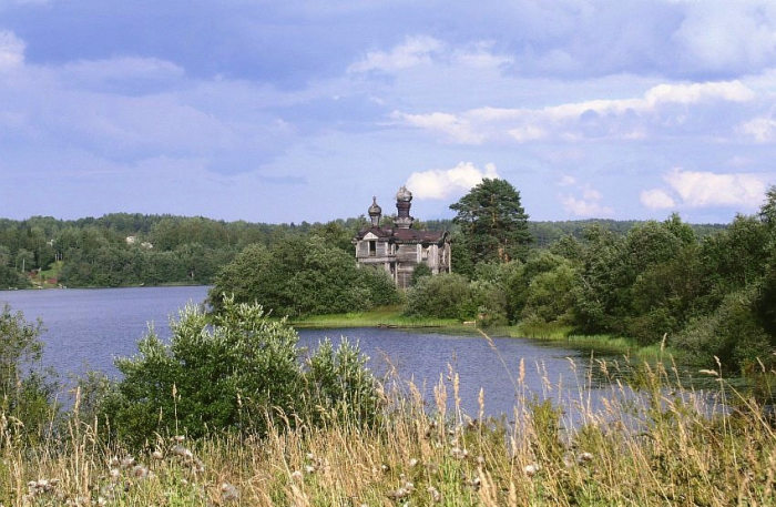 Вид на Церковь Пророка Елисея с западной стороны. Вид на Церковь Пророка Елисея с западной стороны.