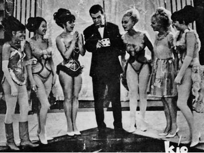 Эмиль Кио-младший с ассистентками | Фото: kodges.ru Эмиль Кио-младший с ассистентками | Фото: kodges.ru