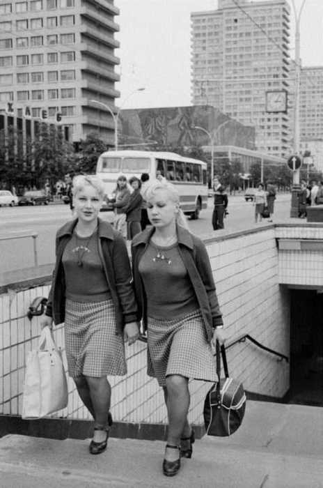 Как хорошо возвращаться домой после тяжелого учебного дня. Как хорошо возвращаться домой после тяжелого учебного дня.