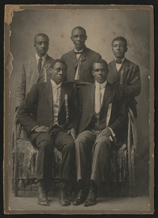 Выпускники техасского колледжа. Выпускники техасского колледжа.