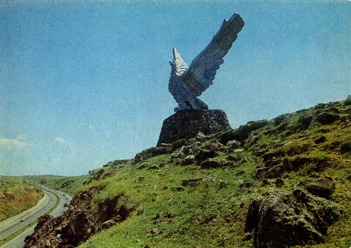 Автотрасса Ереван - Севан в Армении. Автотрасса Ереван - Севан в Армении.