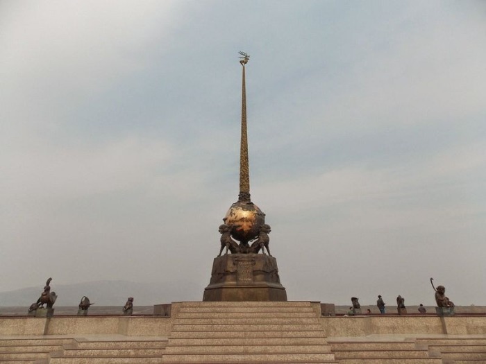 Обелиск «Центр Азии» в Кызыле. 