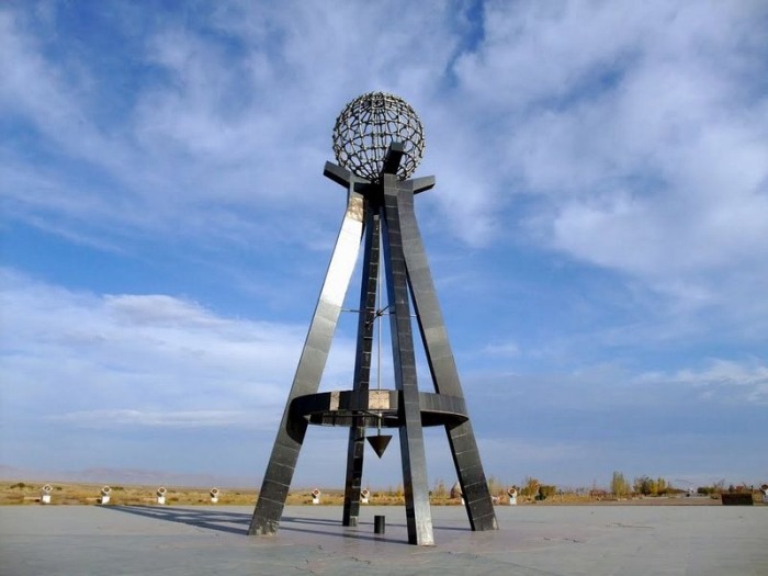 Географический центр Азии в Китае.