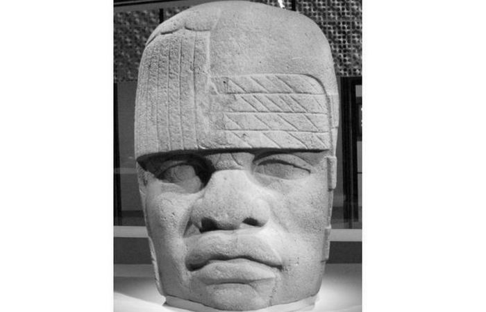 Голова №4 из Сан-Лоренцо во время выставки в Музее Янга в Сан-Франциско. Голова №4 из Сан-Лоренцо во время выставки в Музее Янга в Сан-Франциско.