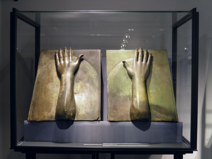 Бронзовые детали корабля Калигулы. | Фото: pinterest.com. Бронзовые детали корабля Калигулы. | Фото: pinterest.com.