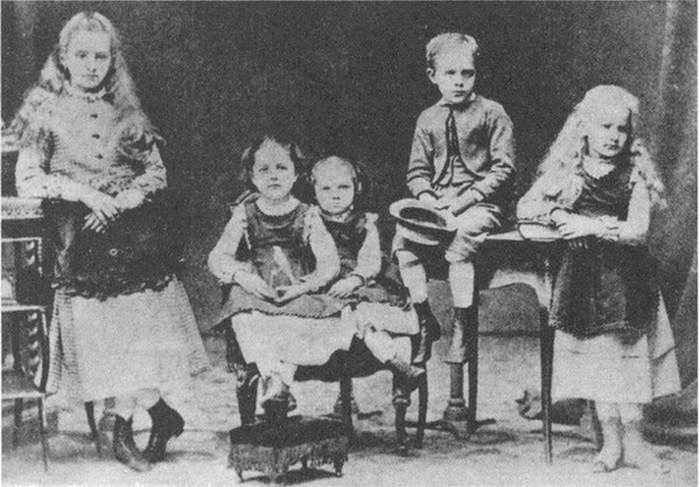 Дети Склодовских./ Фото: www.pikabu.ru Дети Склодовских./ Фото: www.pikabu.ru