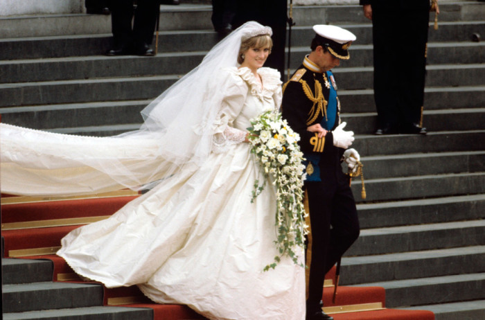 Подвенечное платье принцессы Дианы было выполнено в викторианском стиле. | Фото: colorface.ru. Подвенечное платье принцессы Дианы было выполнено в викторианском стиле. | Фото: colorface.ru.