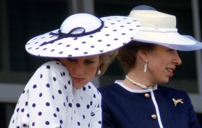 Принцесса Диана скучает. | Фото: ribalych.ru. Принцесса Диана скучает. | Фото: ribalych.ru.