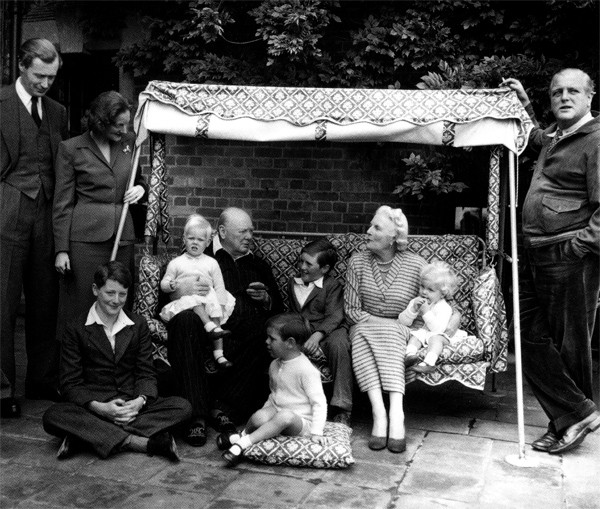 В кругу семьи. В кругу семьи.