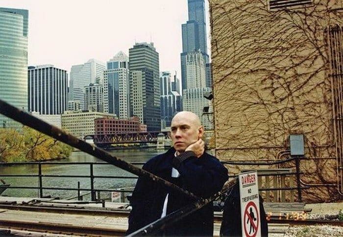 Виктор Сухоруков на съемках фильма *Брат-2* | Фото: vmir.su Виктор Сухоруков на съемках фильма *Брат-2* | Фото: vmir.su