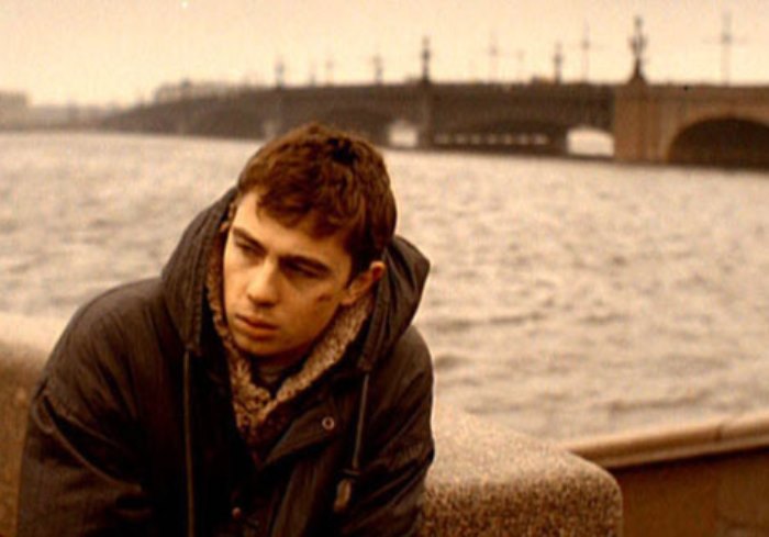 Сергей Бодров в фильме *Брат*, 1997 | Фото: kino-teatr.ru Сергей Бодров в фильме *Брат*, 1997 | Фото: kino-teatr.ru