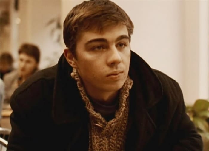 Сергей Бодров в фильме *Брат*, 1997 | Фото: kino-teatr.ru Сергей Бодров в фильме *Брат*, 1997 | Фото: kino-teatr.ru