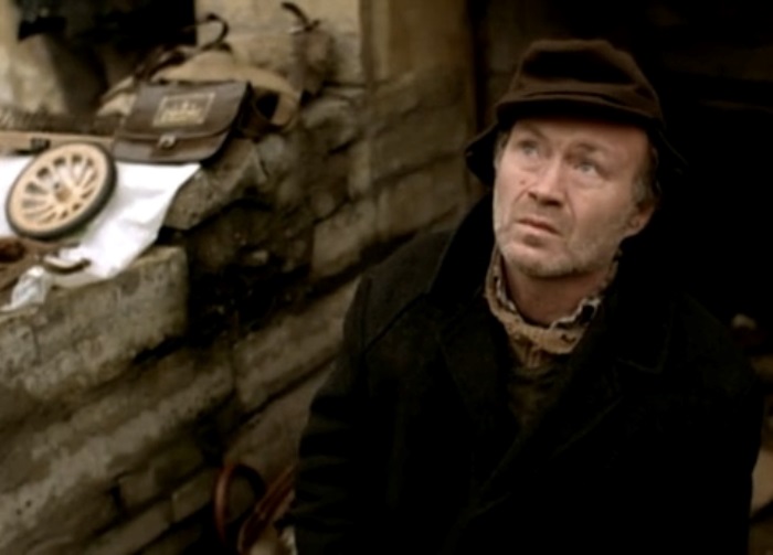 Юрий Кузнецов в фильме *Брат*, 1997 | Фото: kino-teatr.ru Юрий Кузнецов в фильме *Брат*, 1997 | Фото: kino-teatr.ru