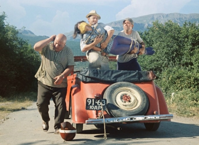 Кадр из фильма *Кавказская пленница*, 1966 | Фото: photochronograph.ru Кадр из фильма *Кавказская пленница*, 1966 | Фото: photochronograph.ru