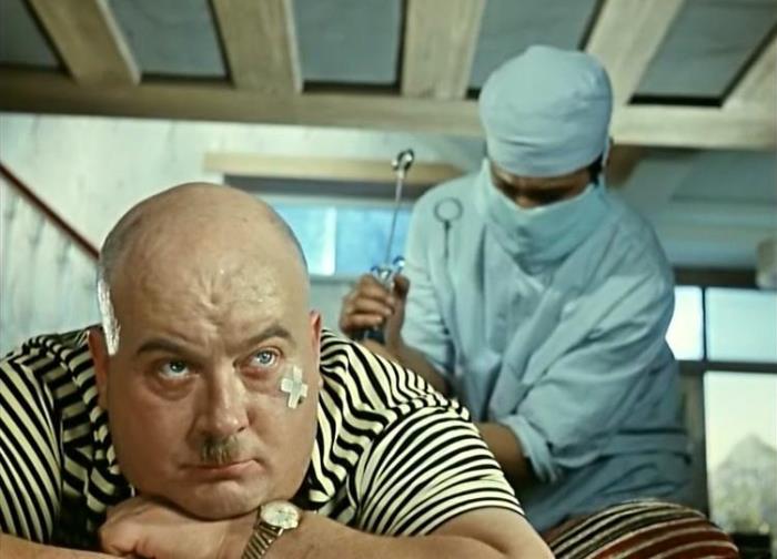 Евгений Моргунов в фильме *Кавказская пленница*, 1966 | Фото: photochronograph.ru Евгений Моргунов в фильме *Кавказская пленница*, 1966 | Фото: photochronograph.ru