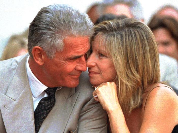 Во втором браке актриса обрела настоящее счастье | Фото: dujour.com Во втором браке актриса обрела настоящее счастье | Фото: dujour.com