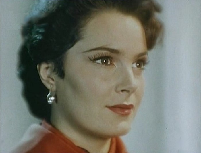 Элина Быстрицкая в фильме *Русский сувенир*, 1960 | Фото: kino-teatr.ru Элина Быстрицкая в фильме *Русский сувенир*, 1960 | Фото: kino-teatr.ru
