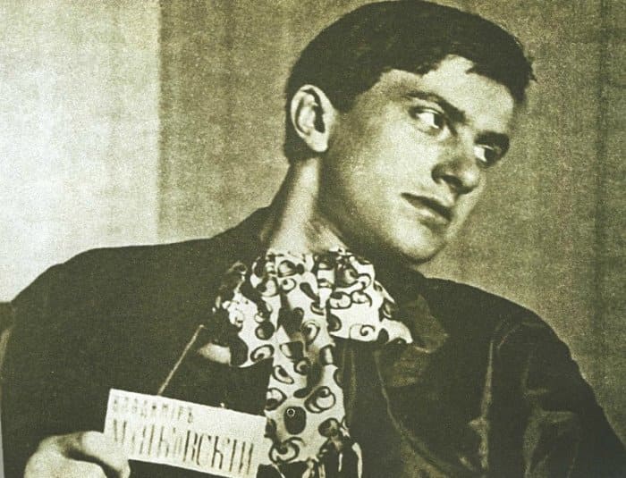 Великий поэт и не менее великий бильярдист Владимир Маяковский | Фото: asaartgallery.ru Великий поэт и не менее великий бильярдист Владимир Маяковский | Фото: asaartgallery.ru