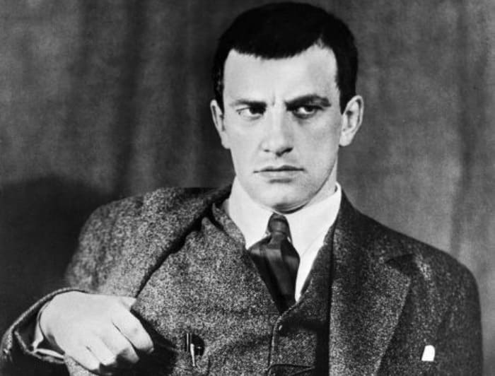 Великий поэт и не менее великий бильярдист Владимир Маяковский | Фото: asaartgallery.ru Великий поэт и не менее великий бильярдист Владимир Маяковский | Фото: asaartgallery.ru