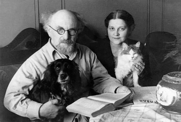 Михаил Пришвин и Валерия Лиорко за работой. Фото из экспозиции Дома-музея Пришвина Михаил Пришвин и Валерия Лиорко за работой. Фото из экспозиции Дома-музея Пришвина